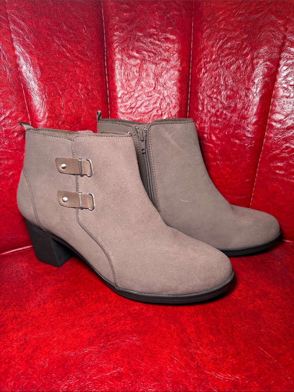 Clarks Meare Yew Suede Ankle Booties 9.5M Taupe NWOT